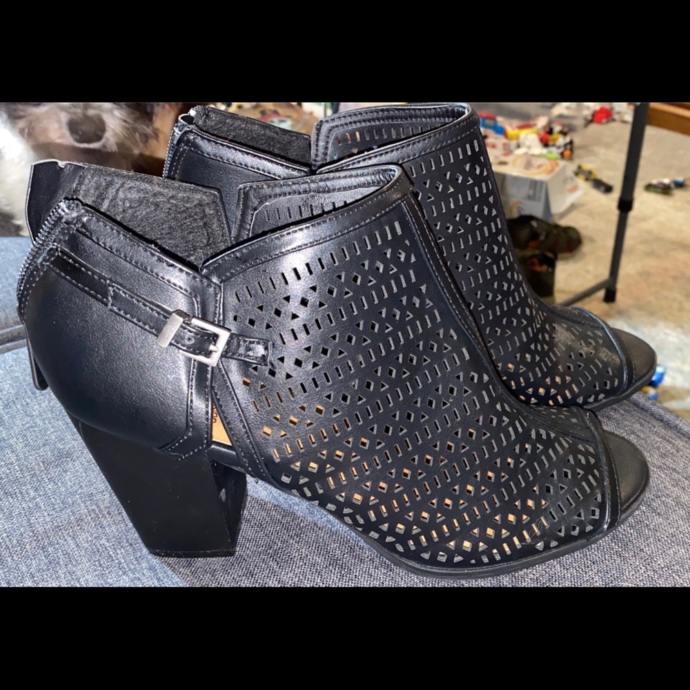 Brand new Daisy Fuentes heels, size 8.5, Black
